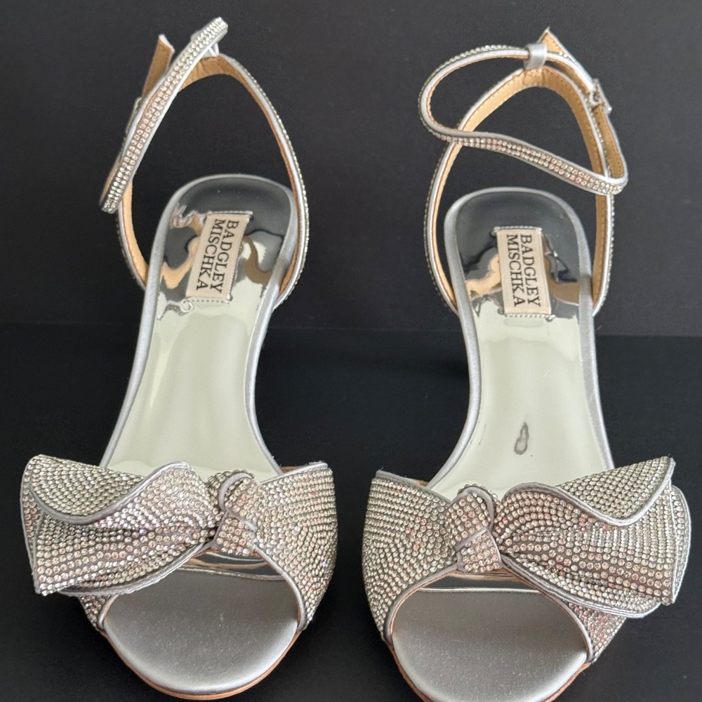Badgley Mischka Women's Silver Remi Kitten Evening Heel‎ Sandals, NEW pick size - Picture 11 of 15